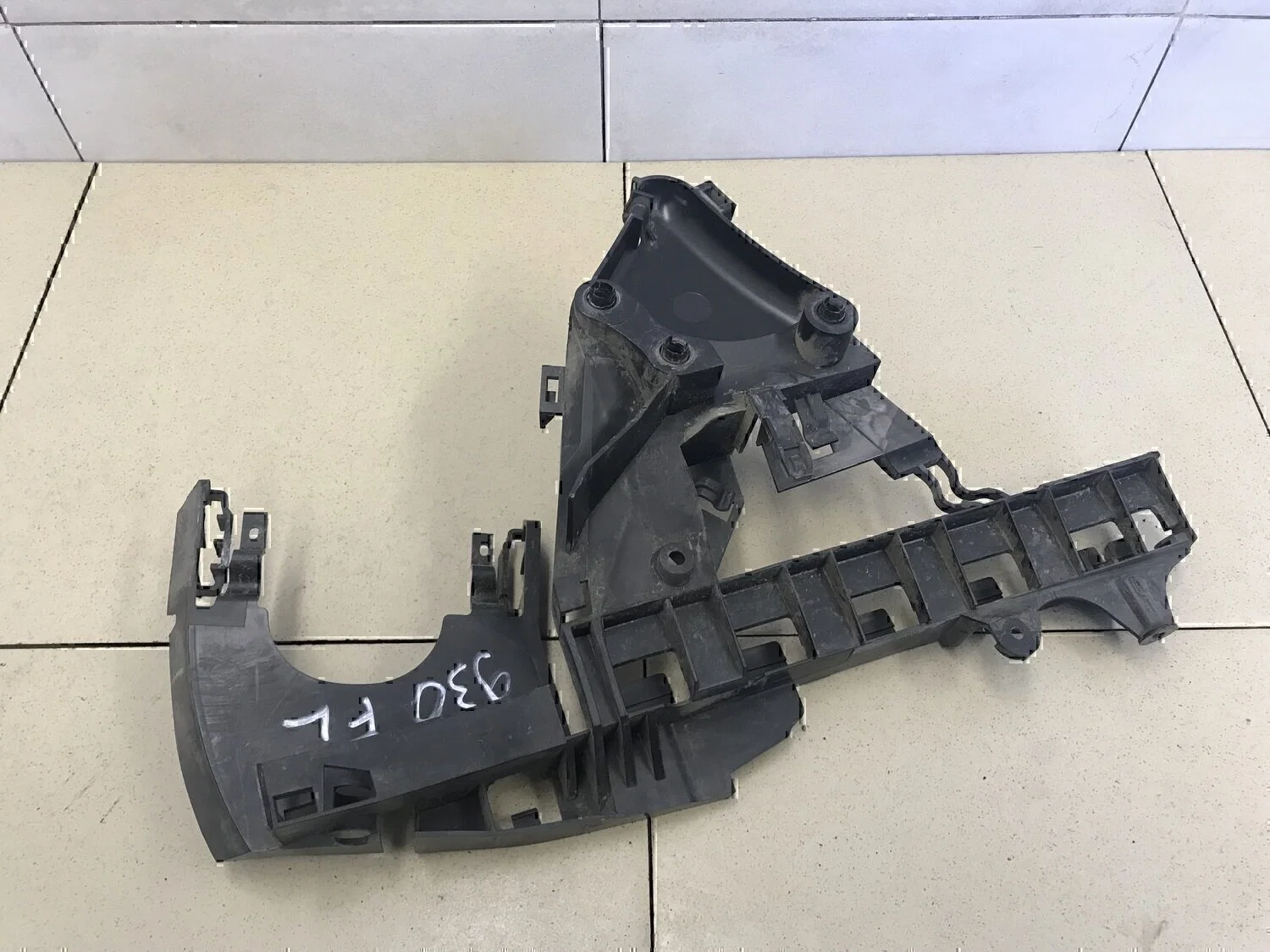 Кронштейн (сопут. товар) VOLVO V50 2004-2012 - миниатюра 4