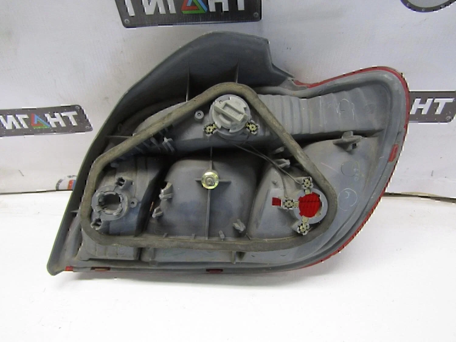 Фонарь задний левый TOYOTA Yaris 1999-2005 - миниатюра 3