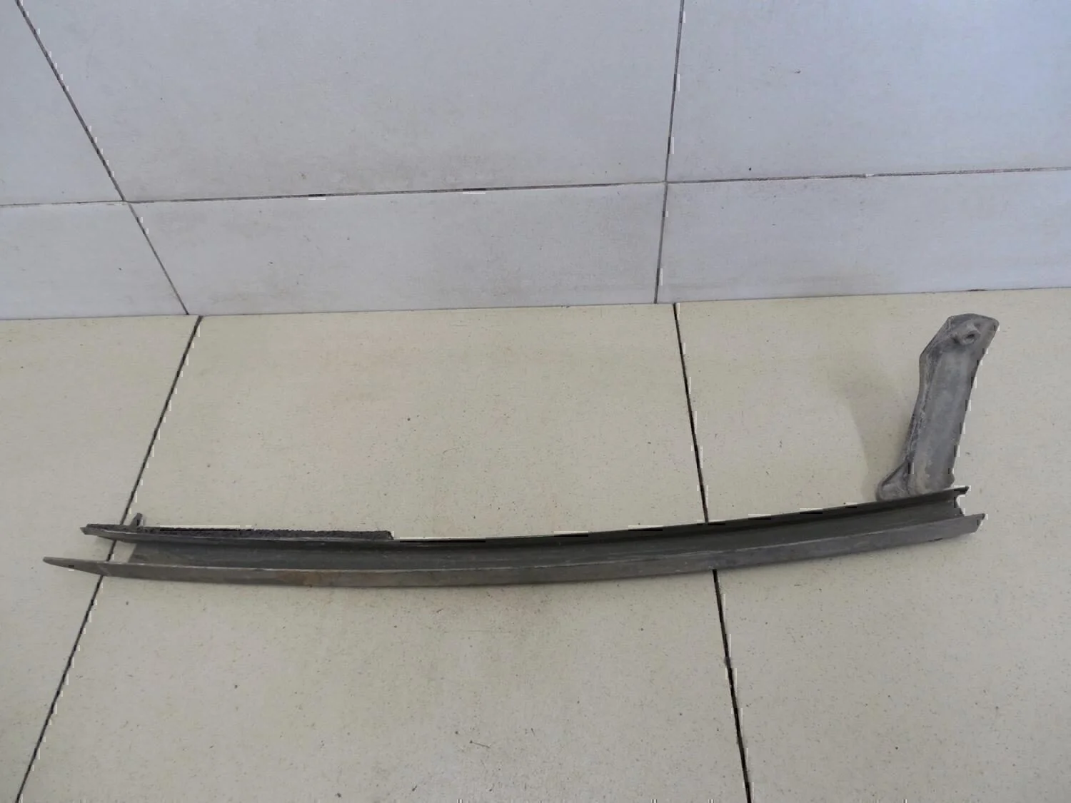 Направляющая стекла двери NISSAN Almera Tino 2000-2006 - миниатюра 3