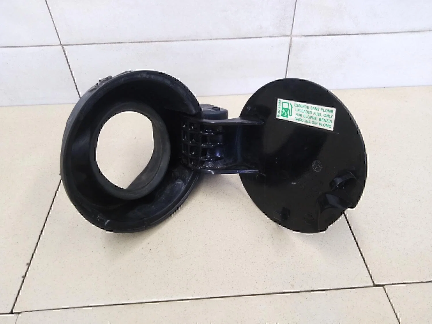Лючок бензобака Peugeot-Citroen C4 2005-2011 - миниатюра 2