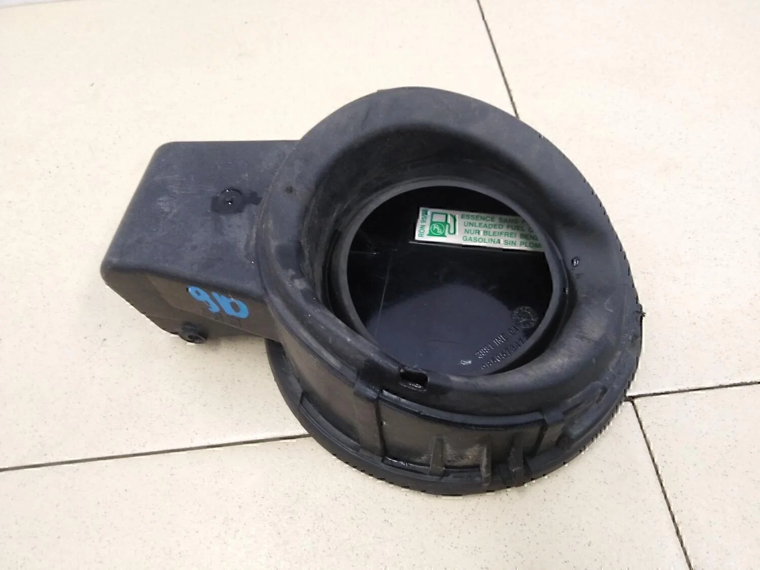 Лючок бензобака Peugeot-Citroen C4 2005-2011 - миниатюра 3