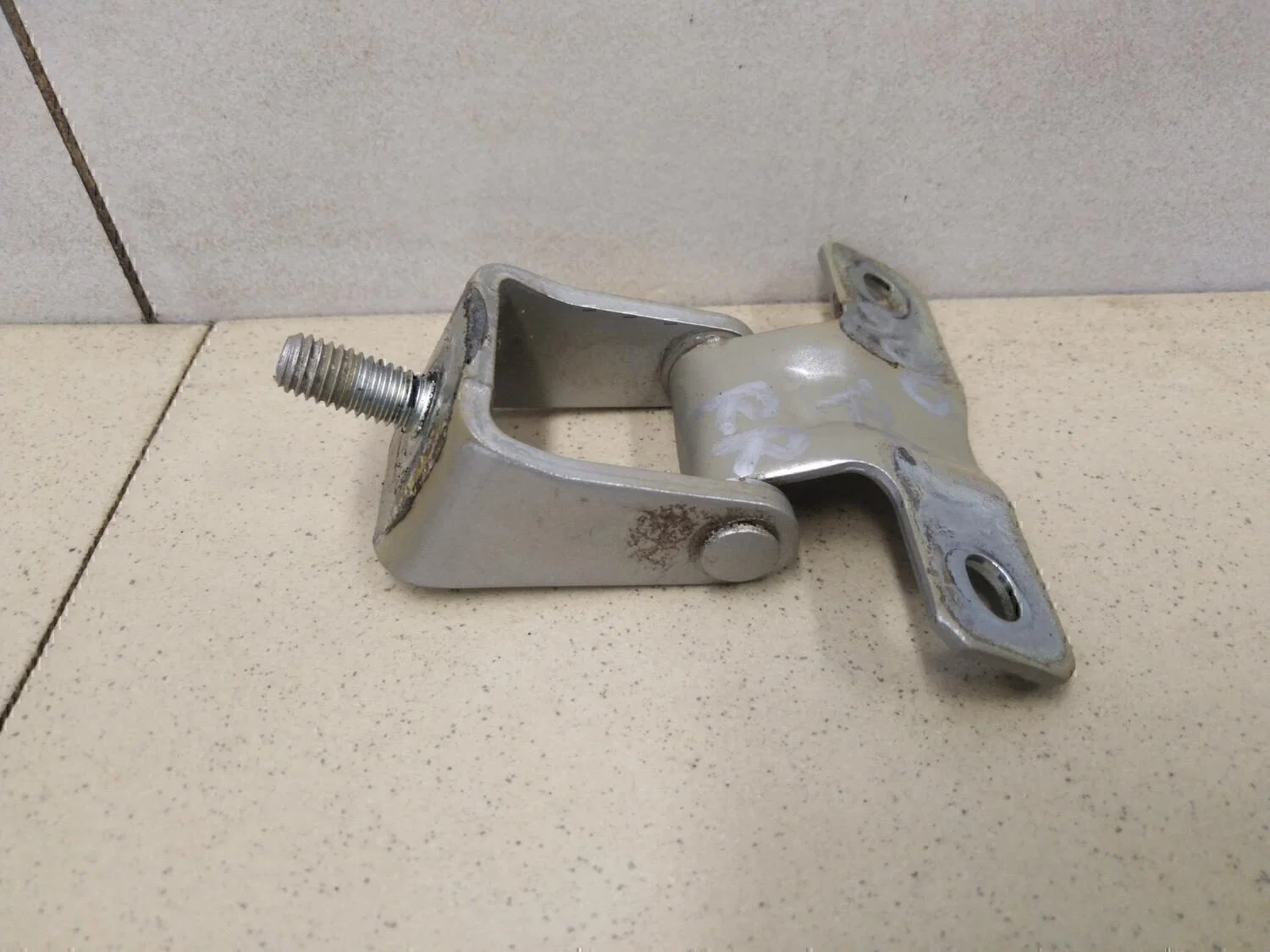 Петля двери багажника MITSUBISHI ASX 2010-2016 - изображение 1