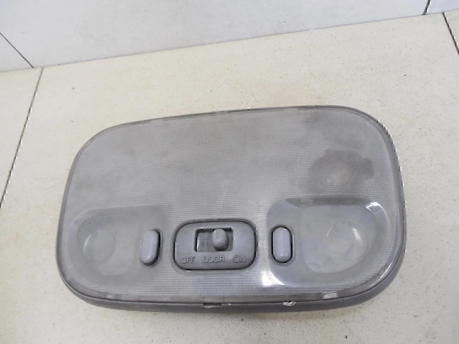 Плафон салонный MAZDA 626 (GE) 1992-1997 - миниатюра 2