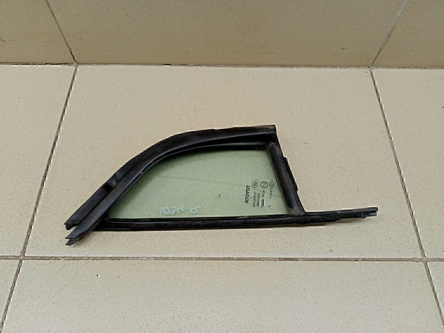 Стекло двери передней левой (форточка) TOYOTA Yaris 2005-2011 - миниатюра 2