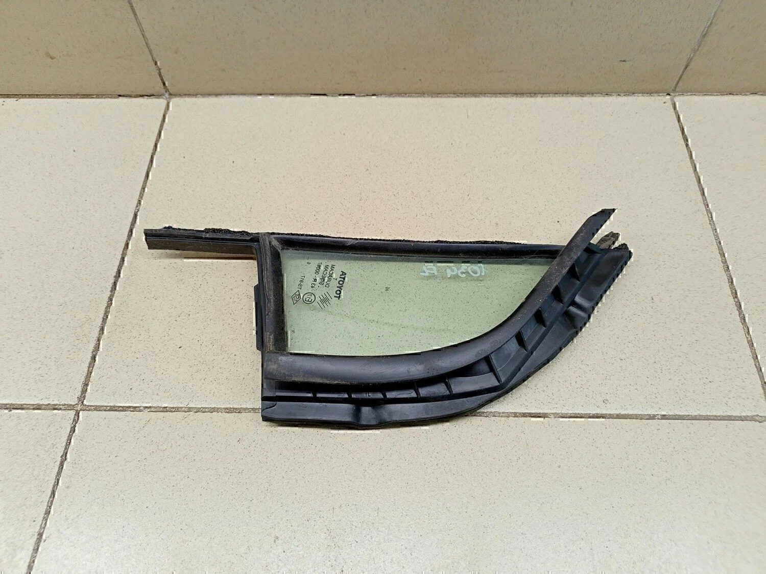 Стекло двери передней левой (форточка) TOYOTA Yaris 2005-2011 - миниатюра 3