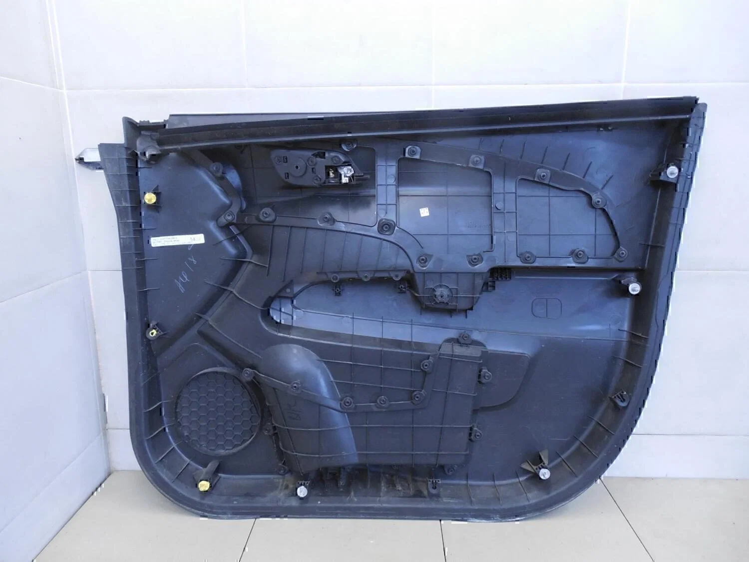 Обшивка двери передней левой Chevrolet Aveo (T300) 2011> - миниатюра 8