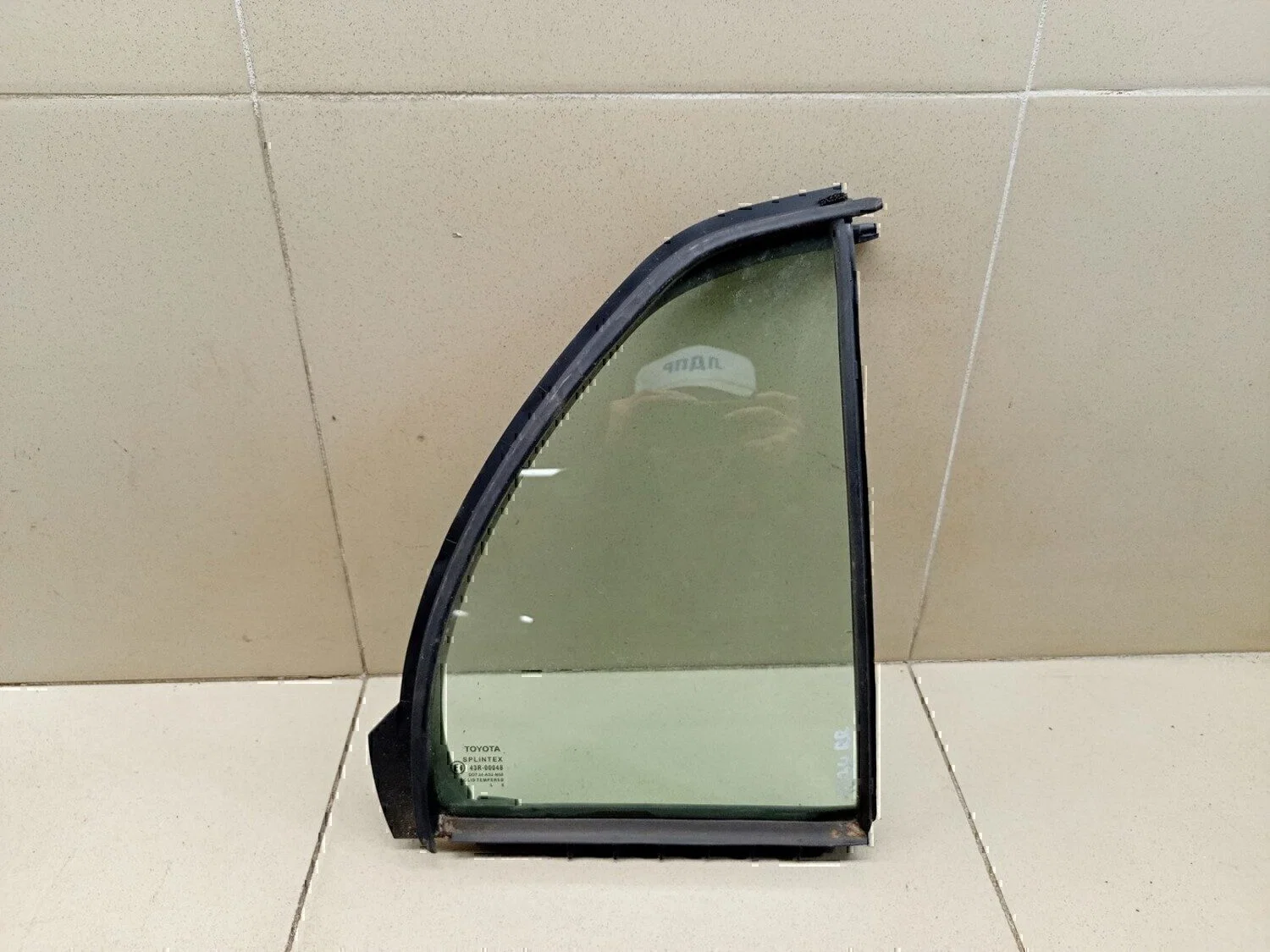 Стекло двери задней правой (форточка) TOYOTA Yaris 2005-2011 - изображение 1