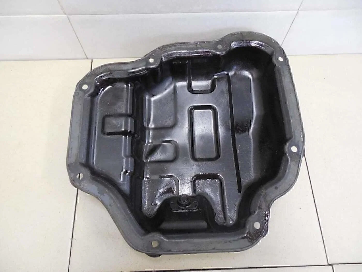 Поддон масляный двигателя NISSAN Tiida (C11) 2007-2014 - миниатюра 3