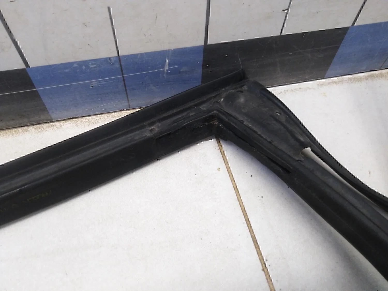 Уплотнитель двери Hyundai-KIA Elantra 2006-2011 - миниатюра 4