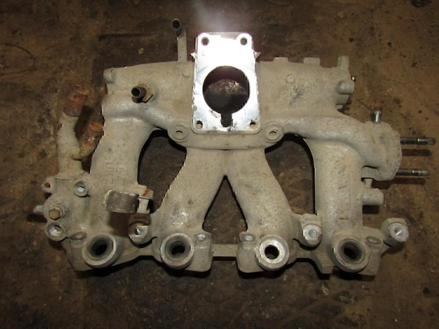 Коллектор впускной NISSAN Primera P11E 1996-2002 - миниатюра 3