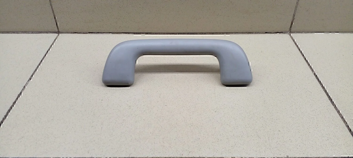 Ручка внутренняя потолочная TOYOTA Yaris 2005-2011 - миниатюра 2