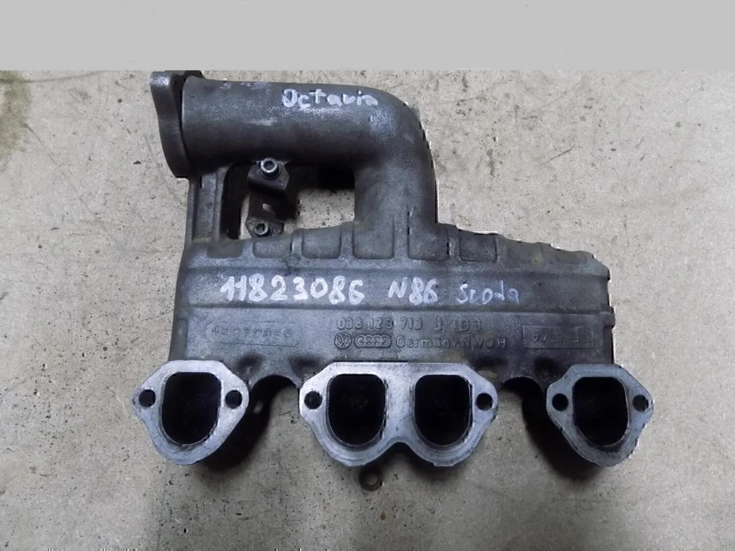 Коллектор впускной Audi A3 (8L1) 1996-2003 - изображение 1