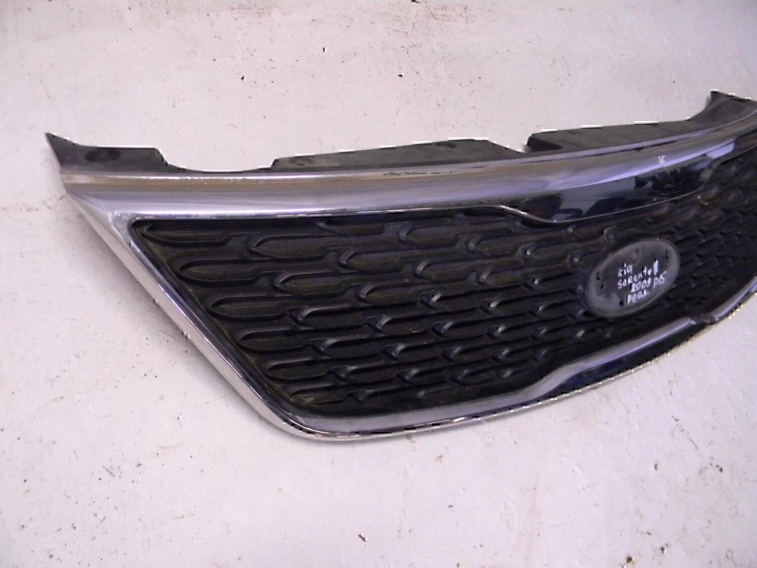 Решетка радиатора Hyundai-KIA Sorento 2009> - миниатюра 4