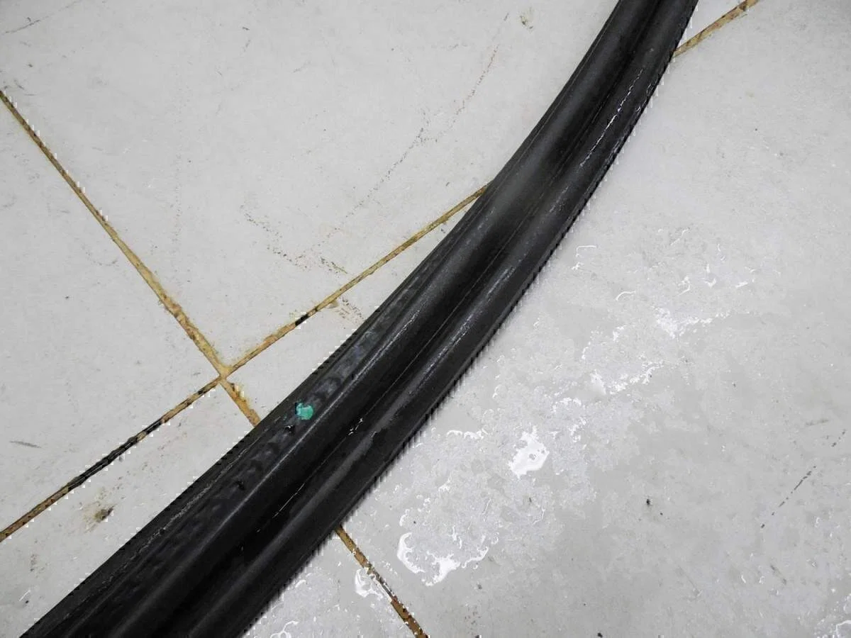 Уплотнитель багажника Subaru Impreza (G12) 2007-2012 - миниатюра 2
