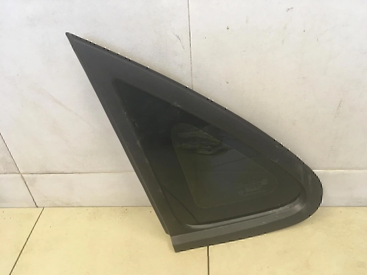 Стекло кузовное глухое левое Hyundai-KIA Elantra 2006-2011 - изображение 1