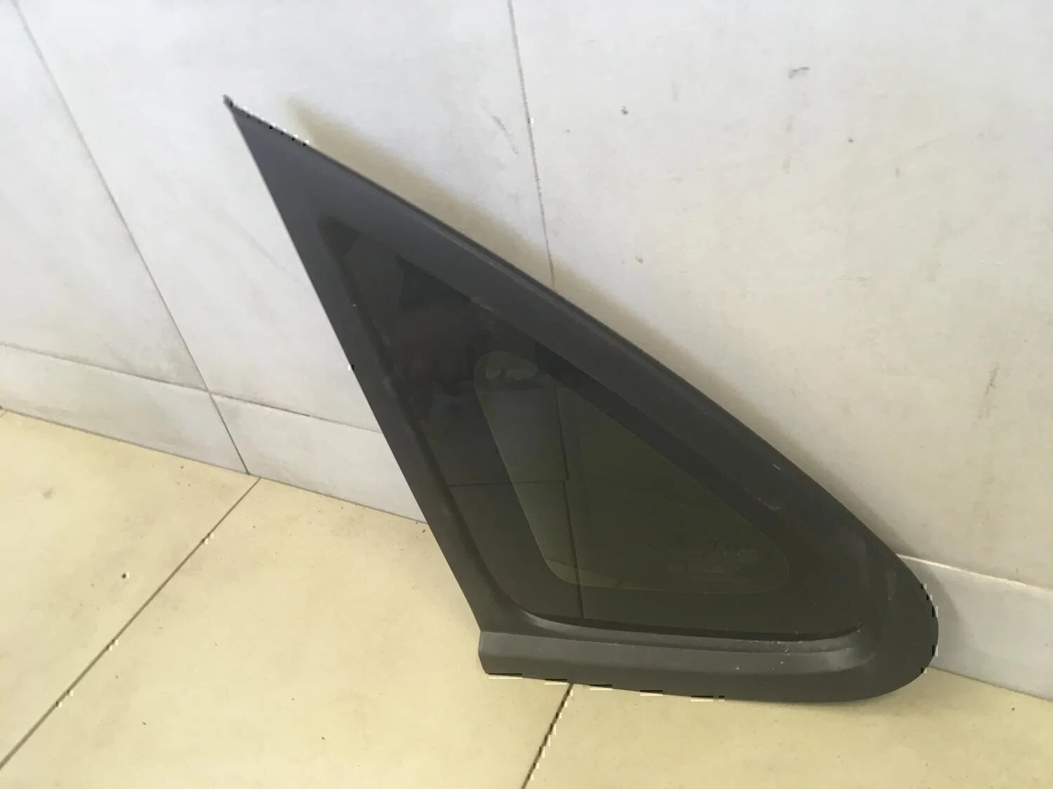 Стекло кузовное глухое левое Hyundai-KIA Elantra 2006-2011 - миниатюра 2