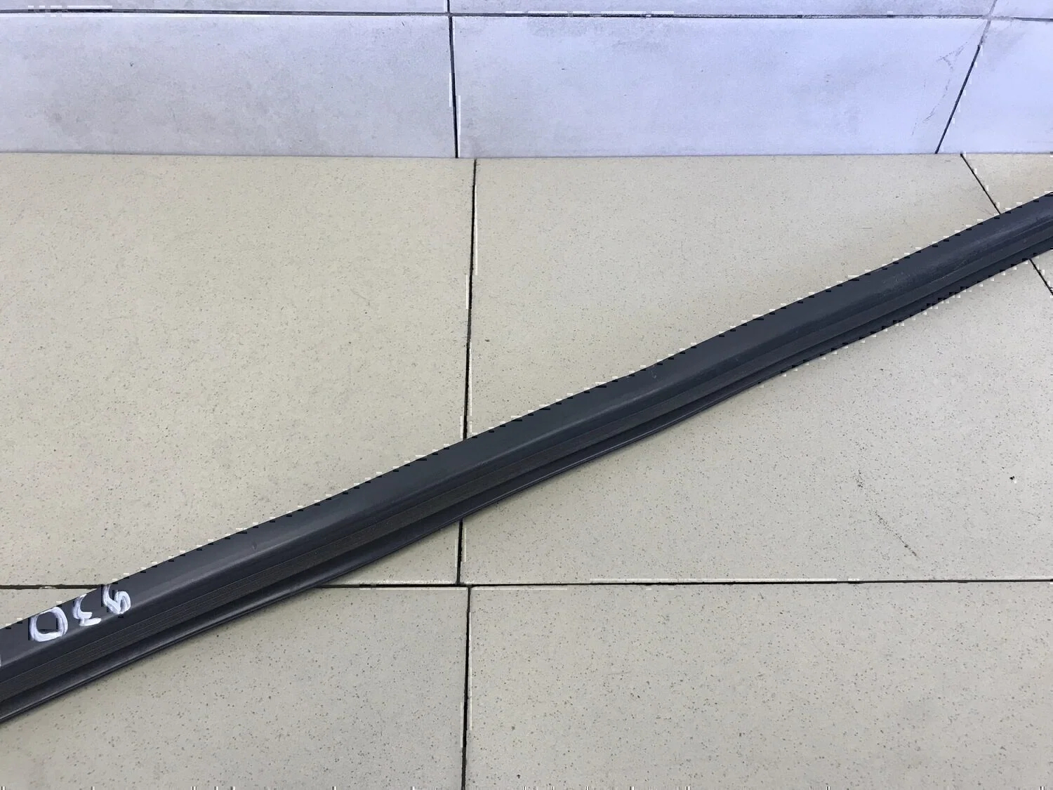 Накладка стекла переднего правого VOLVO V50 2004-2012 - миниатюра 6