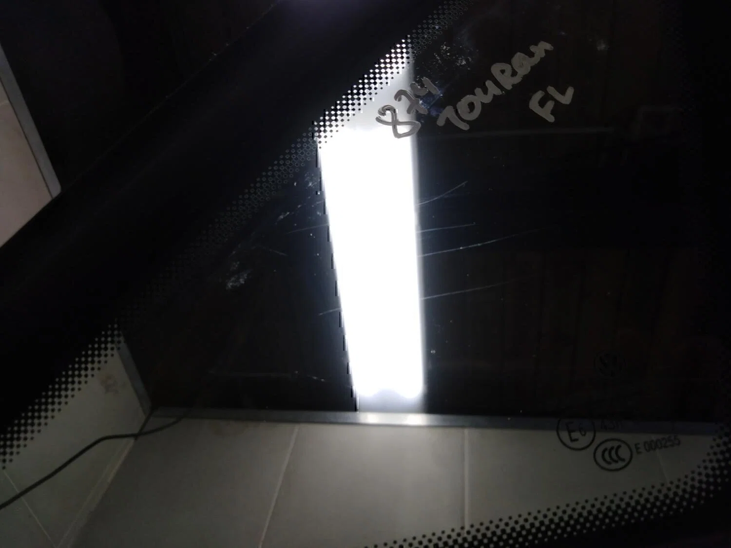 Стекло кузовное глухое левое VW Touran 2003-2010 - миниатюра 3