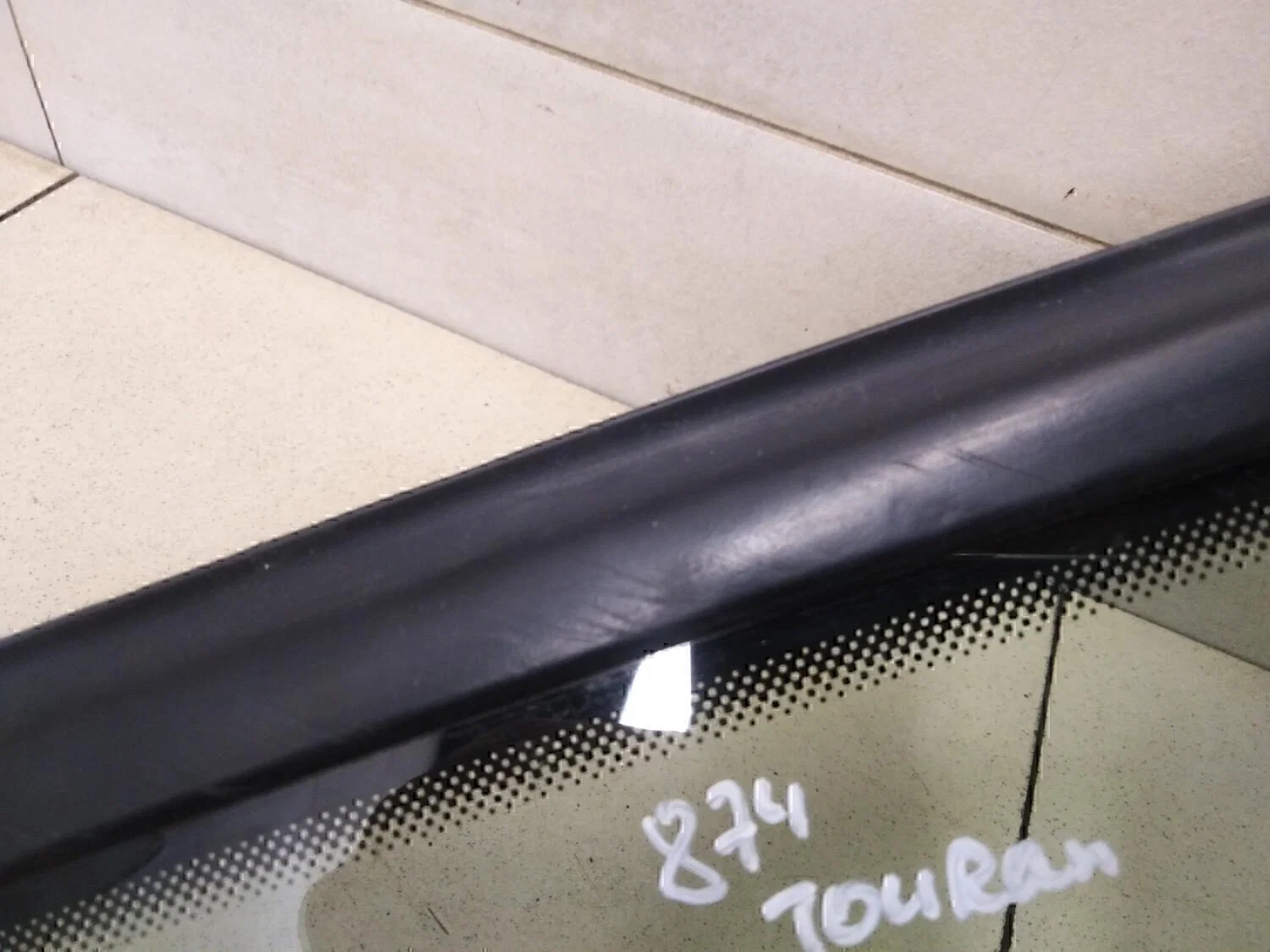 Стекло кузовное глухое левое VW Touran 2003-2010 - миниатюра 4
