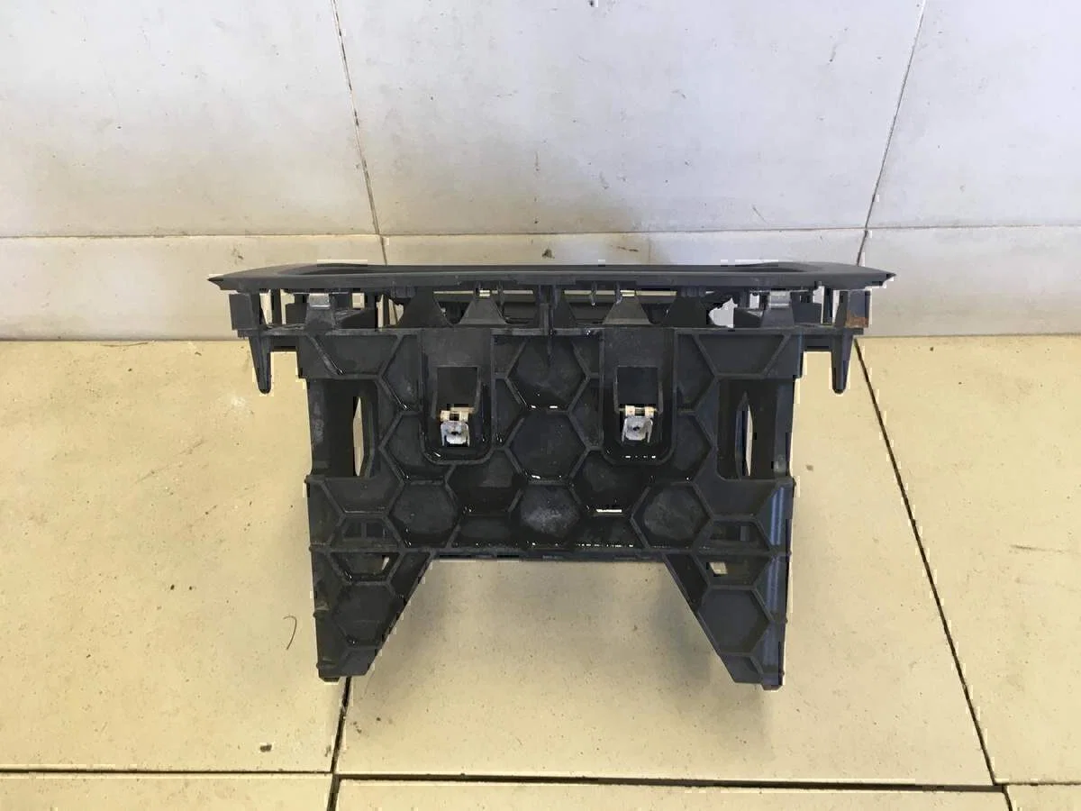 Рамка магнитолы VW Golf VI 2009-2012 - миниатюра 3