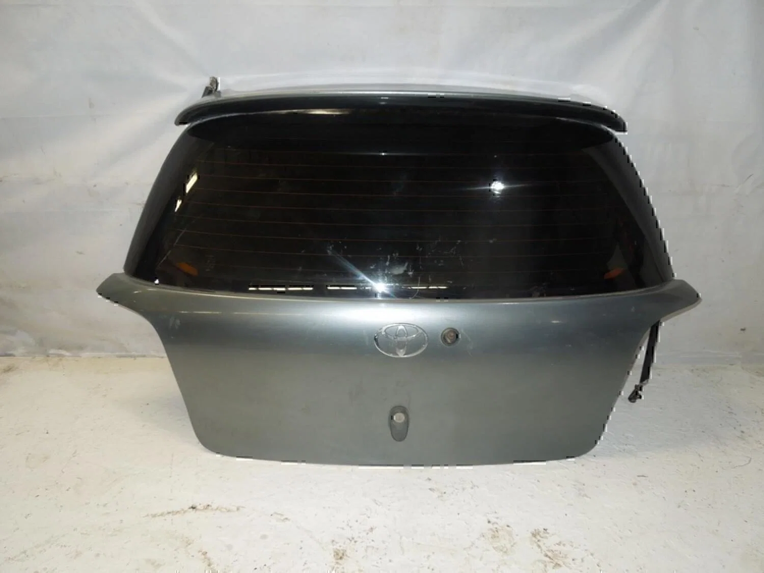 Дверь багажника TOYOTA Yaris 1999-2005 - изображение 1