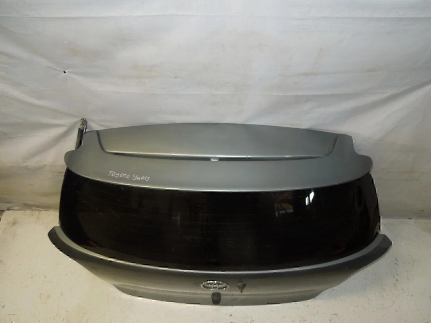 Дверь багажника TOYOTA Yaris 1999-2005 - миниатюра 3