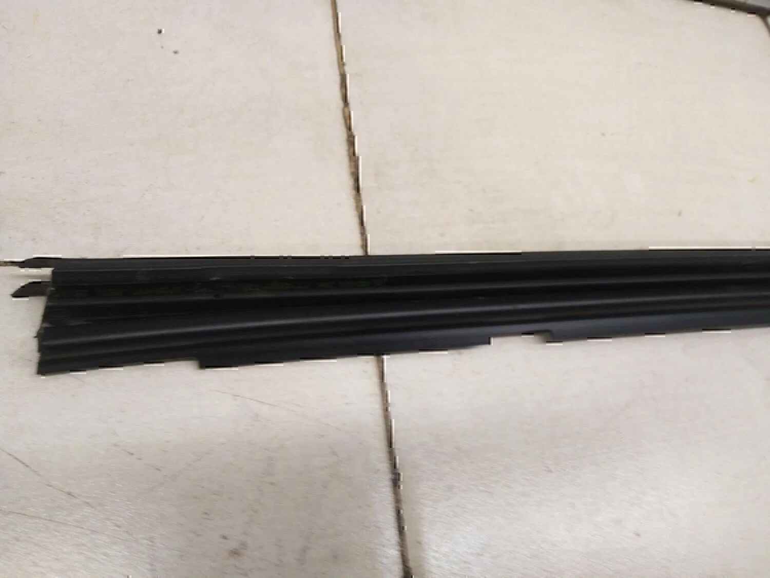 Накладка стекла переднего правого VW Jetta 2006-2011 - миниатюра 6