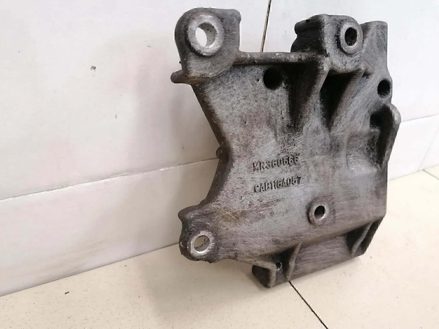 Кронштейн кондиционера MITSUBISHI Lancer (CS/Classic) 2003-2006 - миниатюра 3