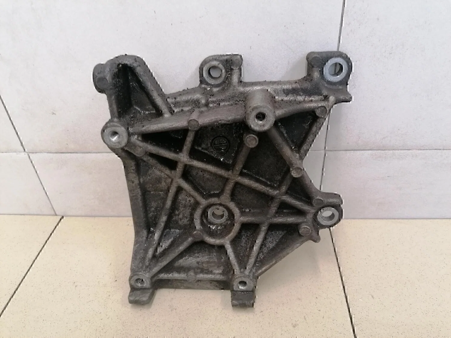 Кронштейн кондиционера MITSUBISHI Lancer (CS/Classic) 2003-2006 - миниатюра 5