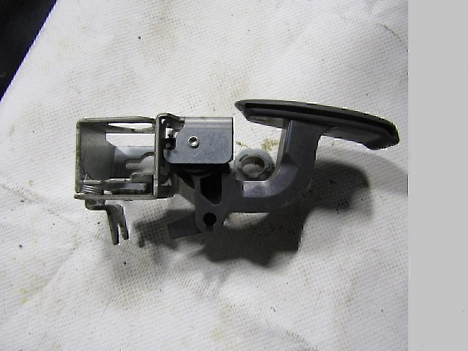 Ручка открывания багажника HONDA Civic 4D 2006-2012 - миниатюра 2