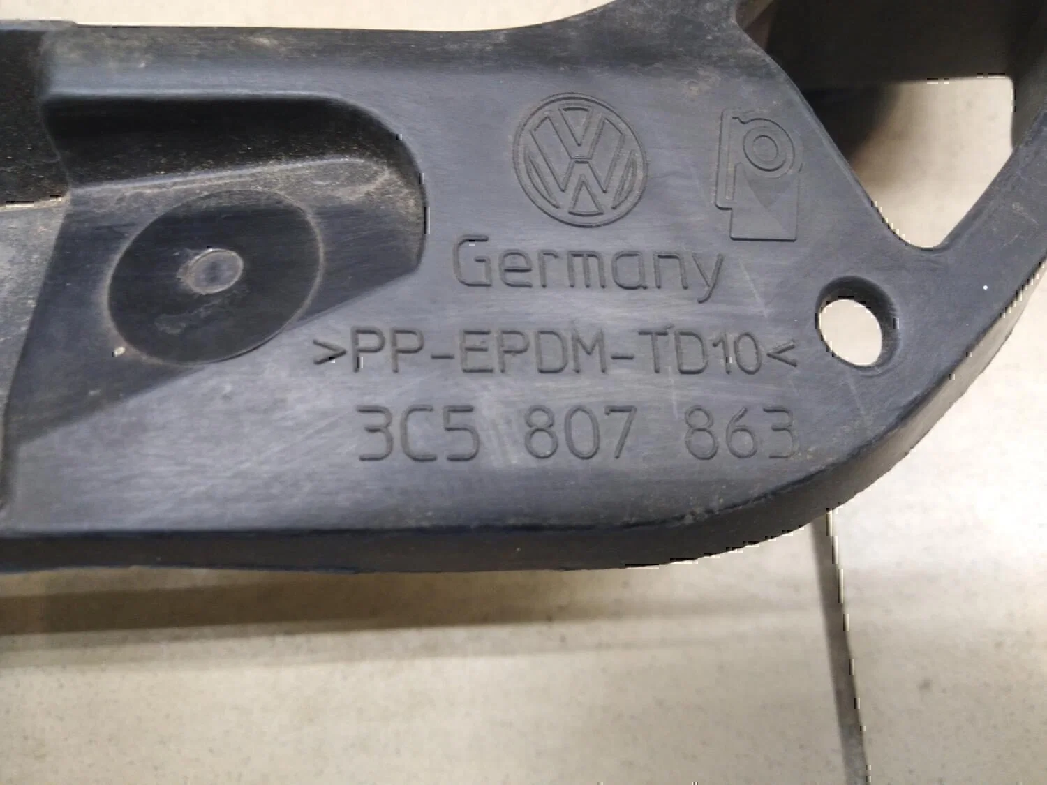 Направляющая заднего бампера VW Passat [B6] 2005-2010 - миниатюра 10