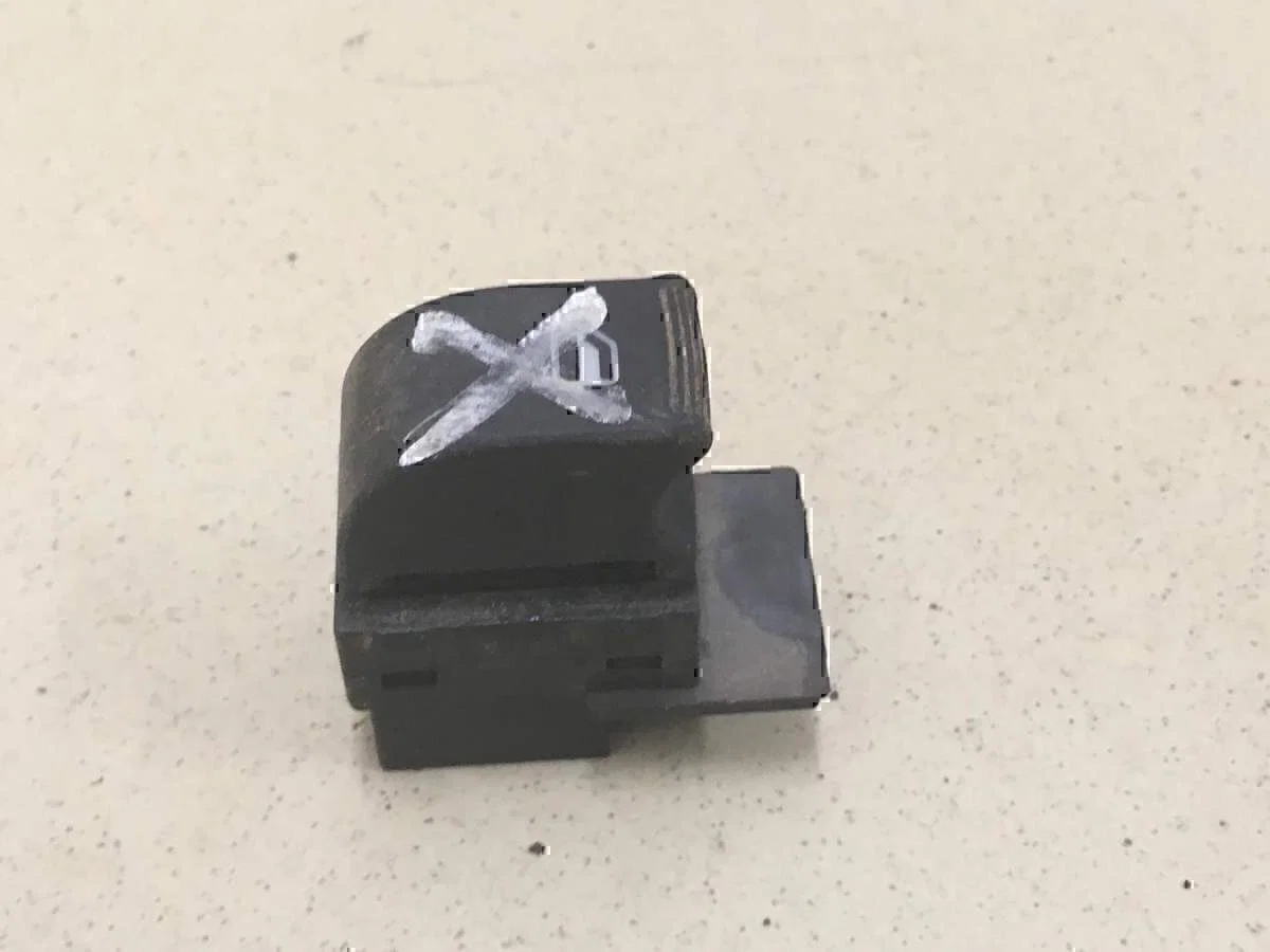 Кнопка стеклоподъемника Chery Amulet (A15) 2006> - миниатюра 2
