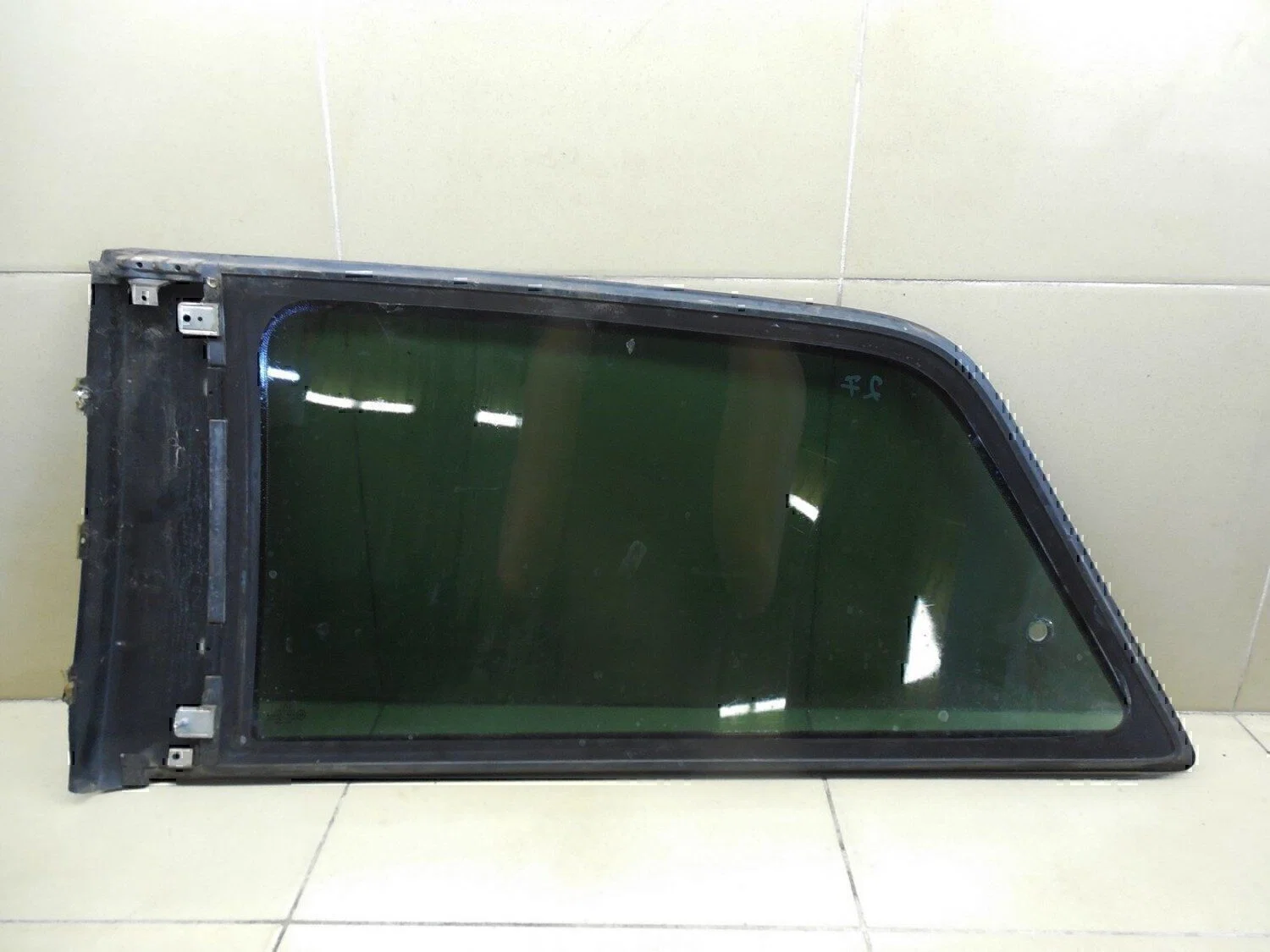 Стекло кузовное открывающееся (форточка) правое Audi A3 (8L1) 1996-2003 - миниатюра 4