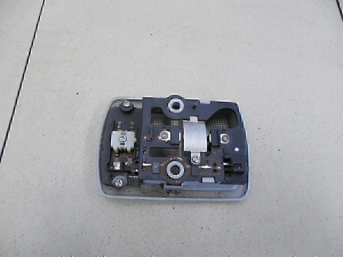Плафон салонный Hyundai-KIA Getz 2002-2010 - миниатюра 2