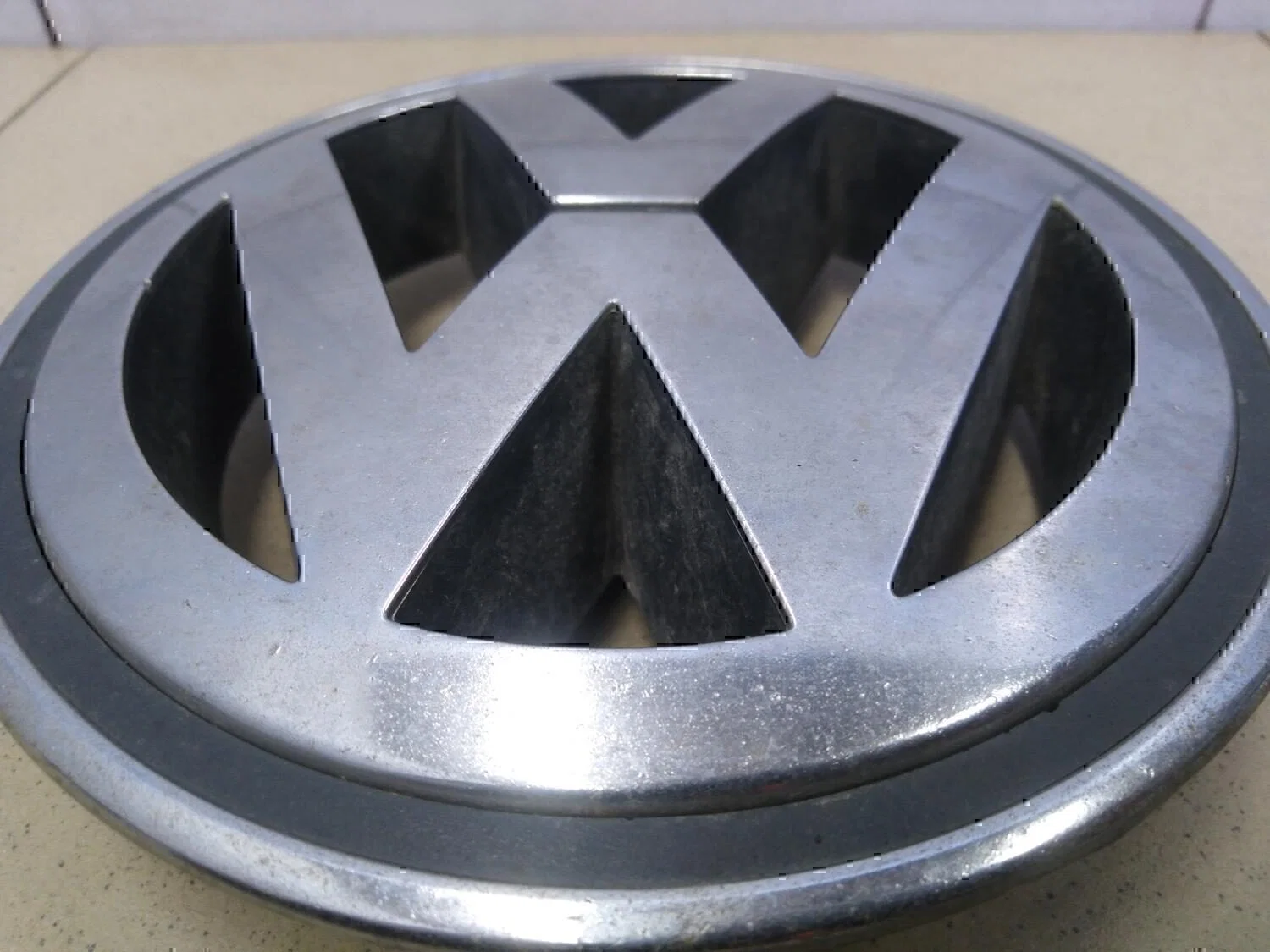 Эмблема VW Jetta 2006-2011 - миниатюра 3