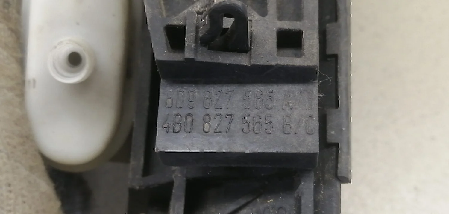 Ручка открывания багажника Audi A3 (8L1) 1996-2003 - миниатюра 7