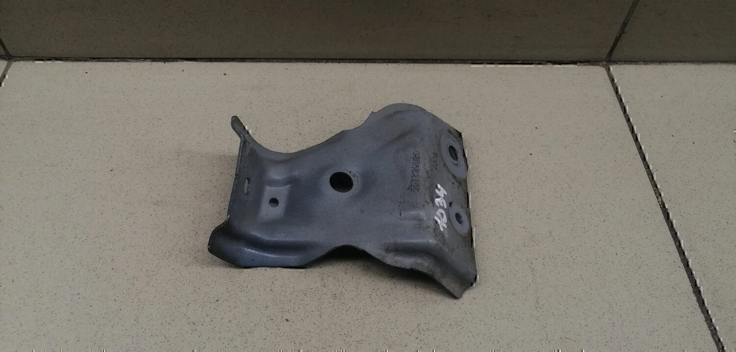 Кронштейн (сопут. товар) TOYOTA Yaris 2005-2011 - миниатюра 2