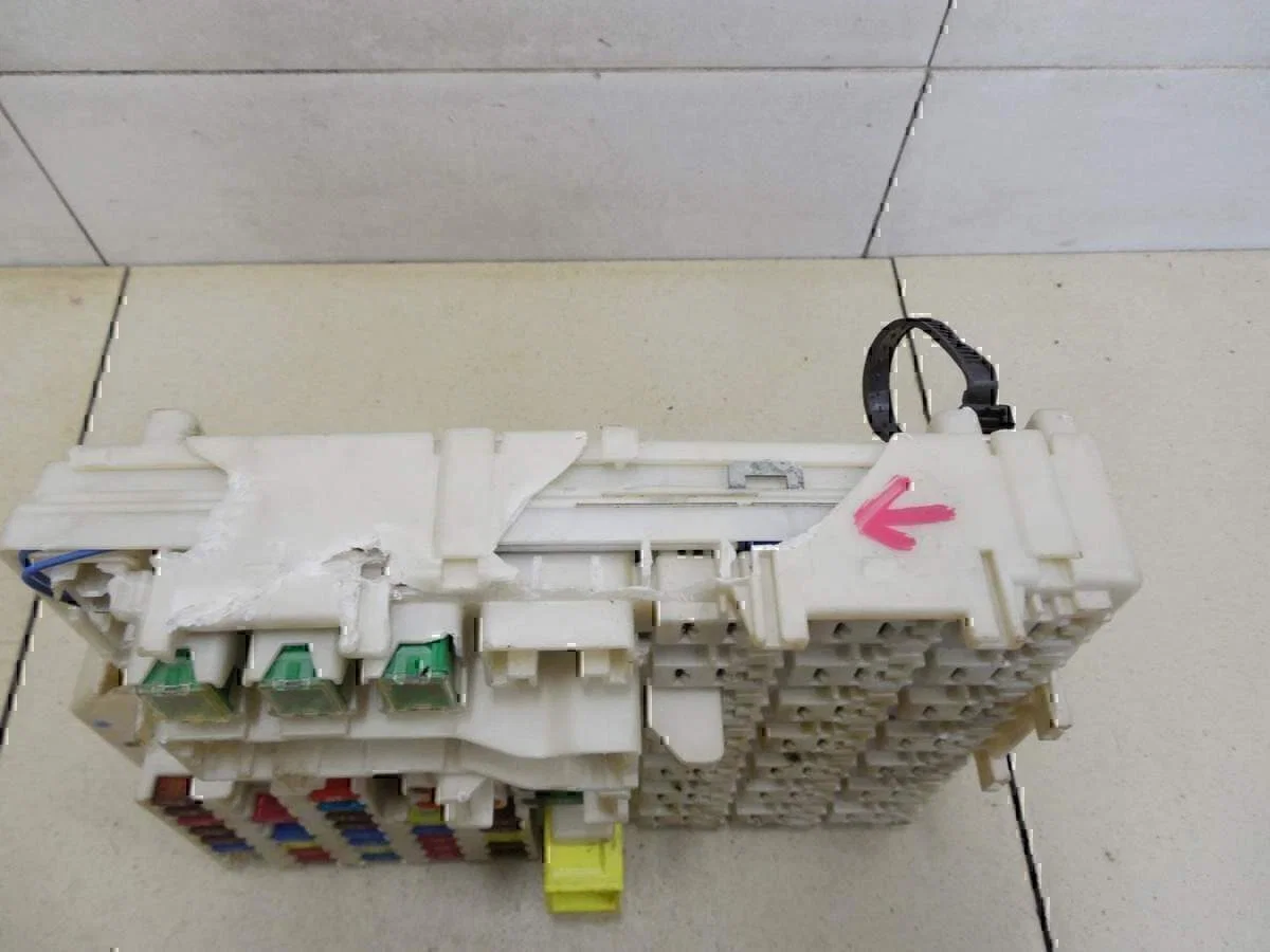 Блок предохранителей MITSUBISHI Colt (Z3) 2004-2012 - миниатюра 3