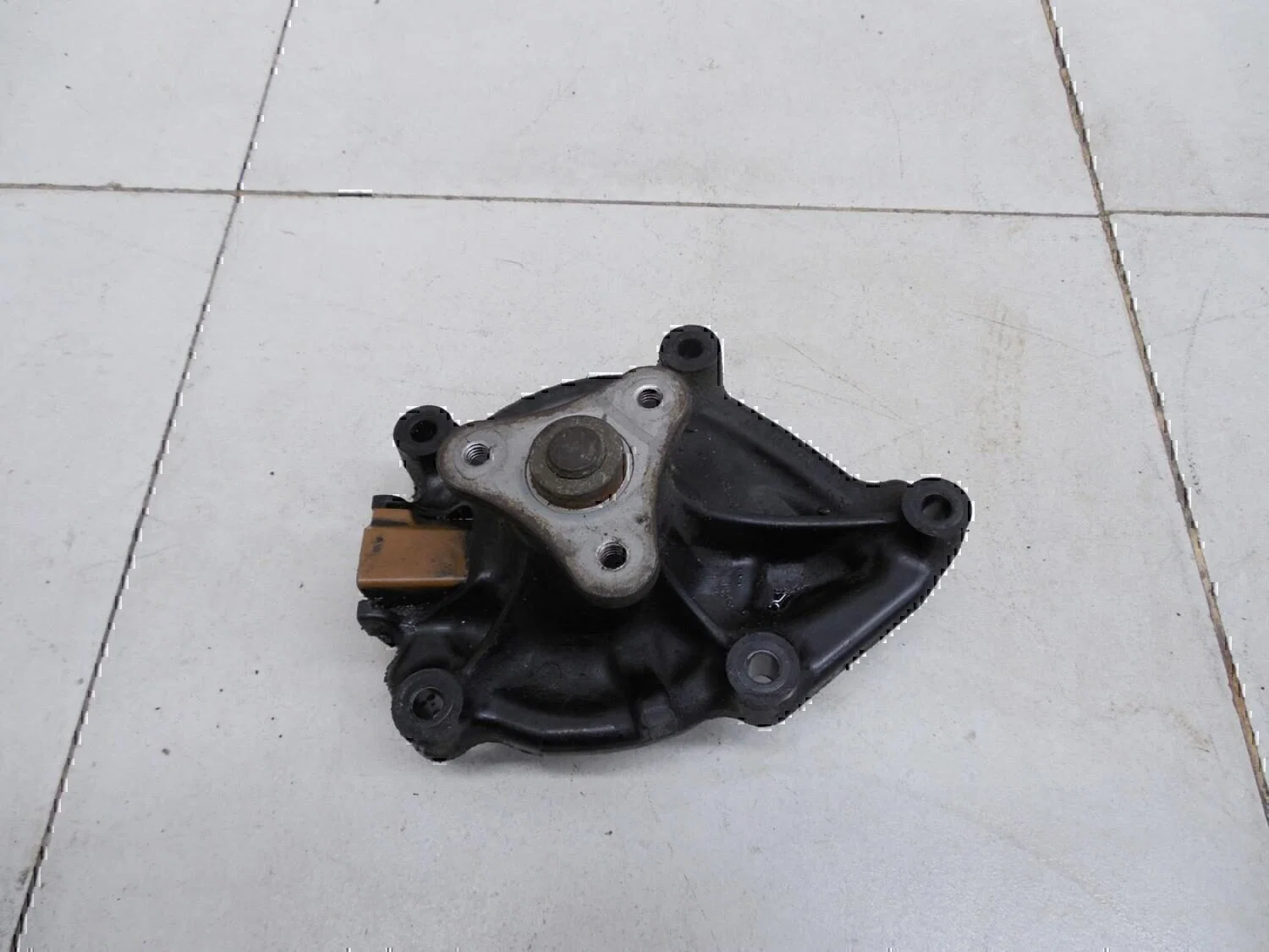 Насос водяной (помпа) BMW C4 2005-2011 - миниатюра 2