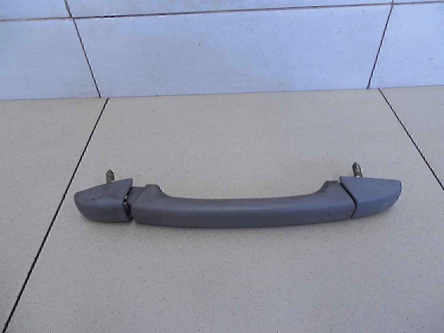 Ручка внутренняя потолочная MAZDA 626 (GE) 1992-1997 - изображение 1