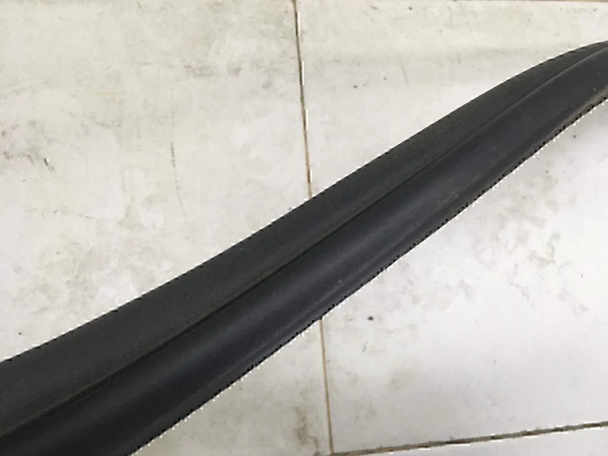 Уплотнитель багажника VW Pointer/Golf BR 2004-2009 - миниатюра 2