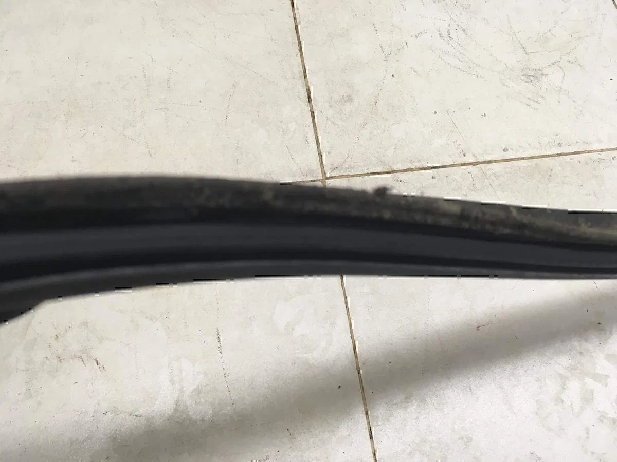Уплотнитель багажника VW Pointer/Golf BR 2004-2009 - миниатюра 3