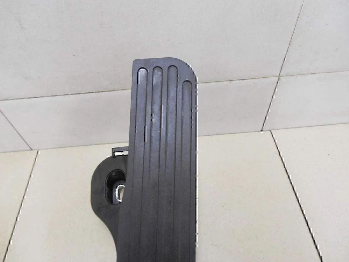 Педаль газа VW Passat [B6] 2005-2010 - миниатюра 2