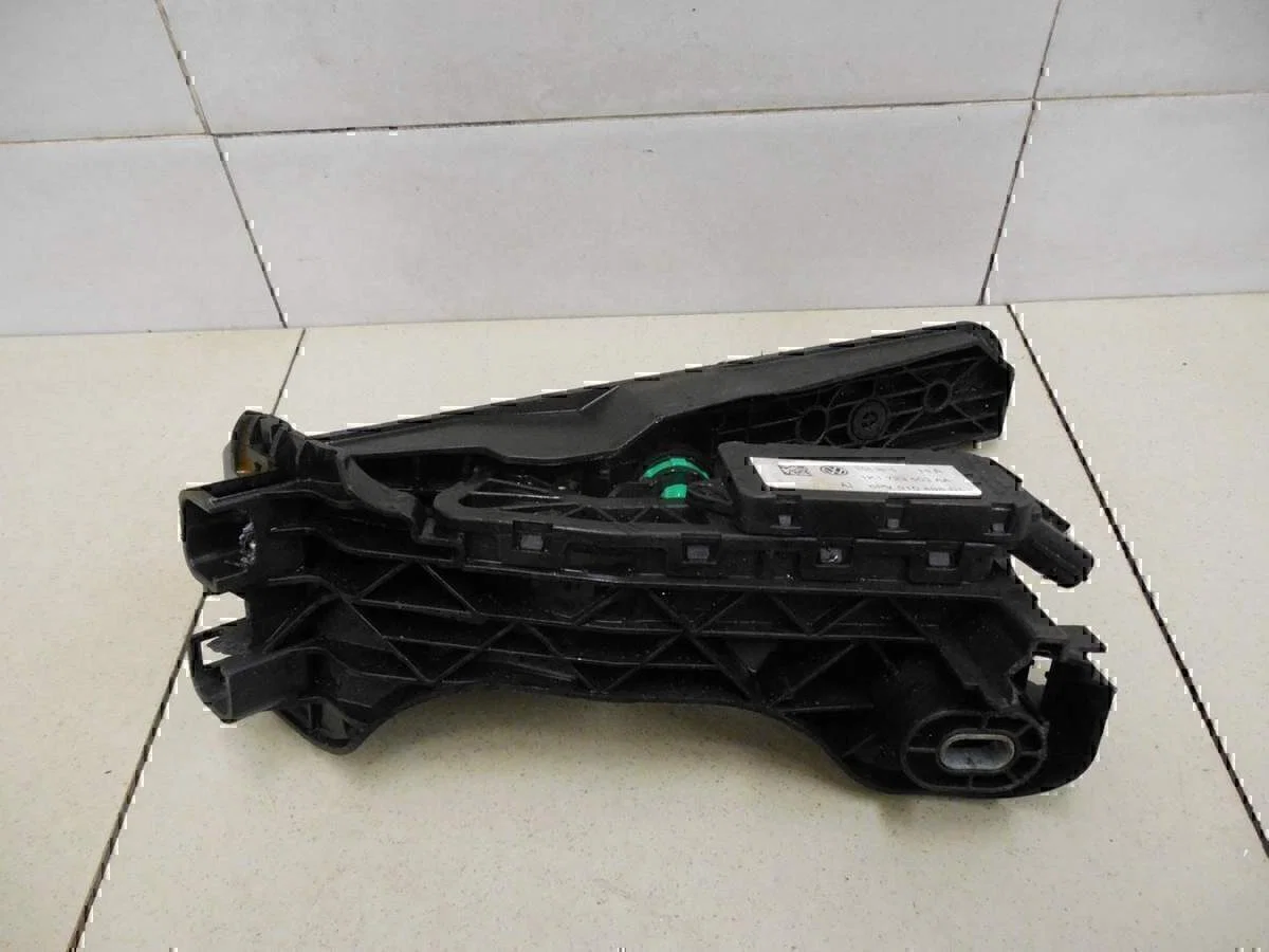 Педаль газа VW Passat [B6] 2005-2010 - миниатюра 3