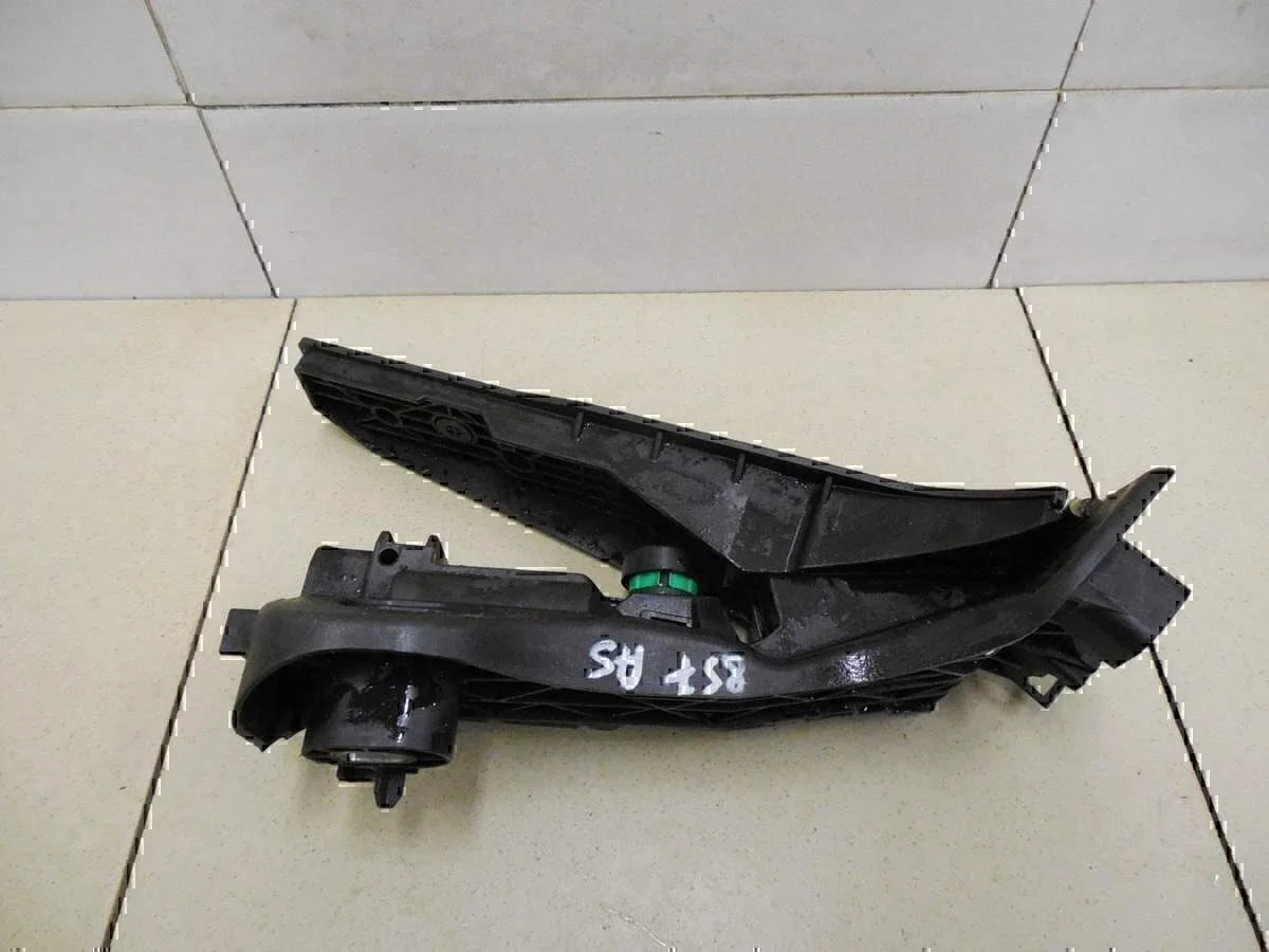 Педаль газа VW Passat [B6] 2005-2010 - миниатюра 4