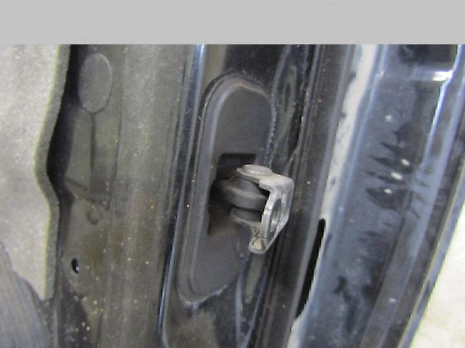 Ограничитель двери NISSAN Qashqai (J10) 2006-2014 - изображение 1
