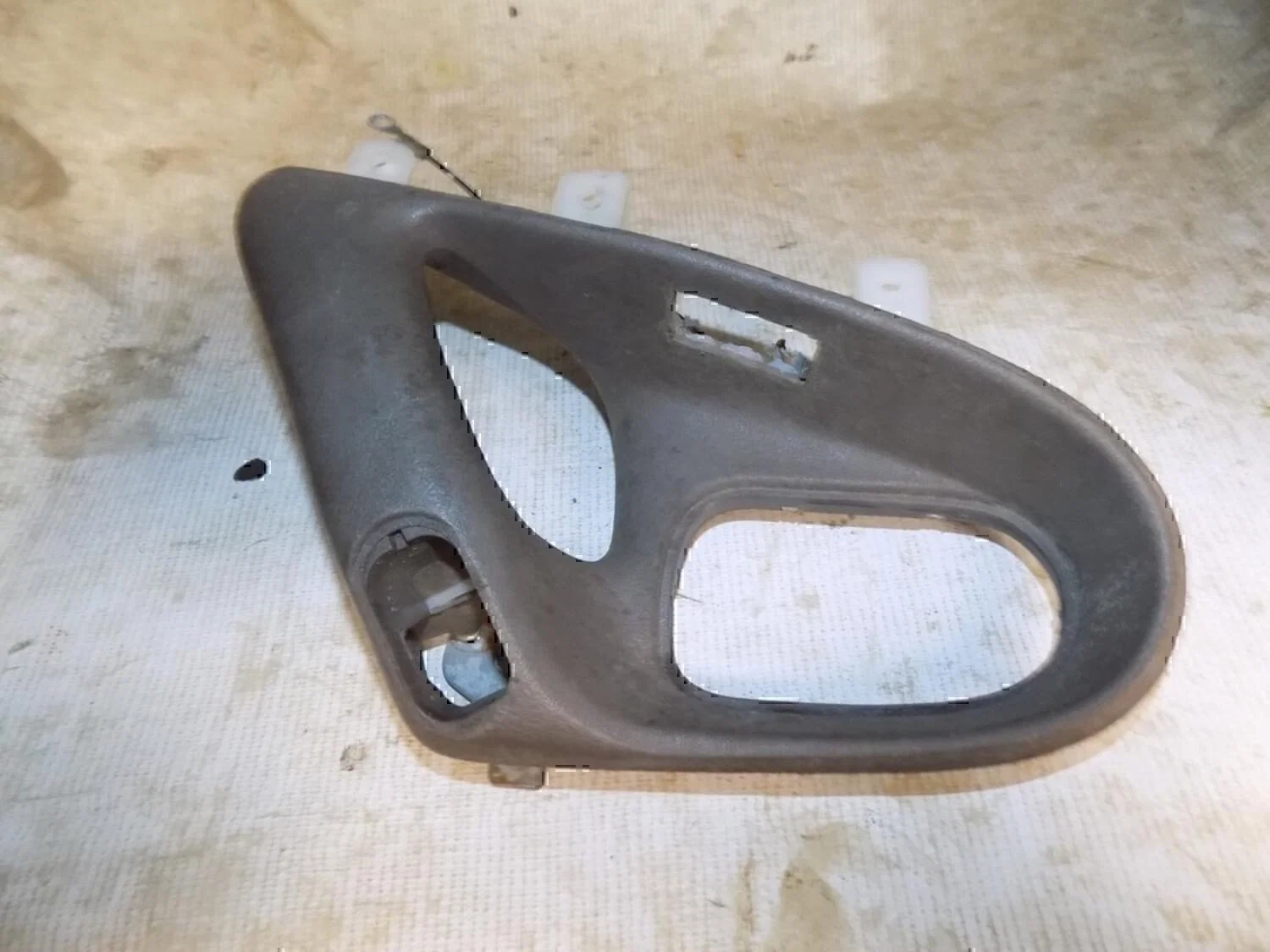 Накладка ручки внутренней MAZDA 626 (GE) 1992-1997 - изображение 1