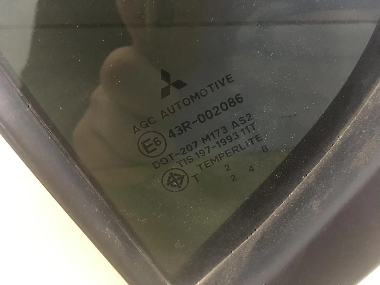 Стекло двери задней левой (форточка) MITSUBISHI L200 (KB) 2006-2016 - миниатюра 3