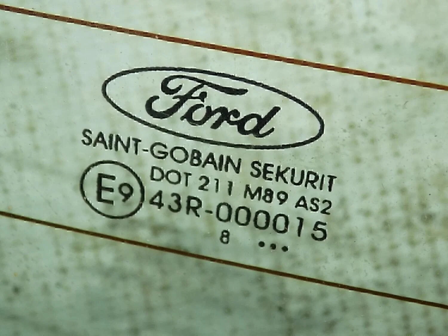 Стекло заднее FORD Focus III 2011> - миниатюра 2