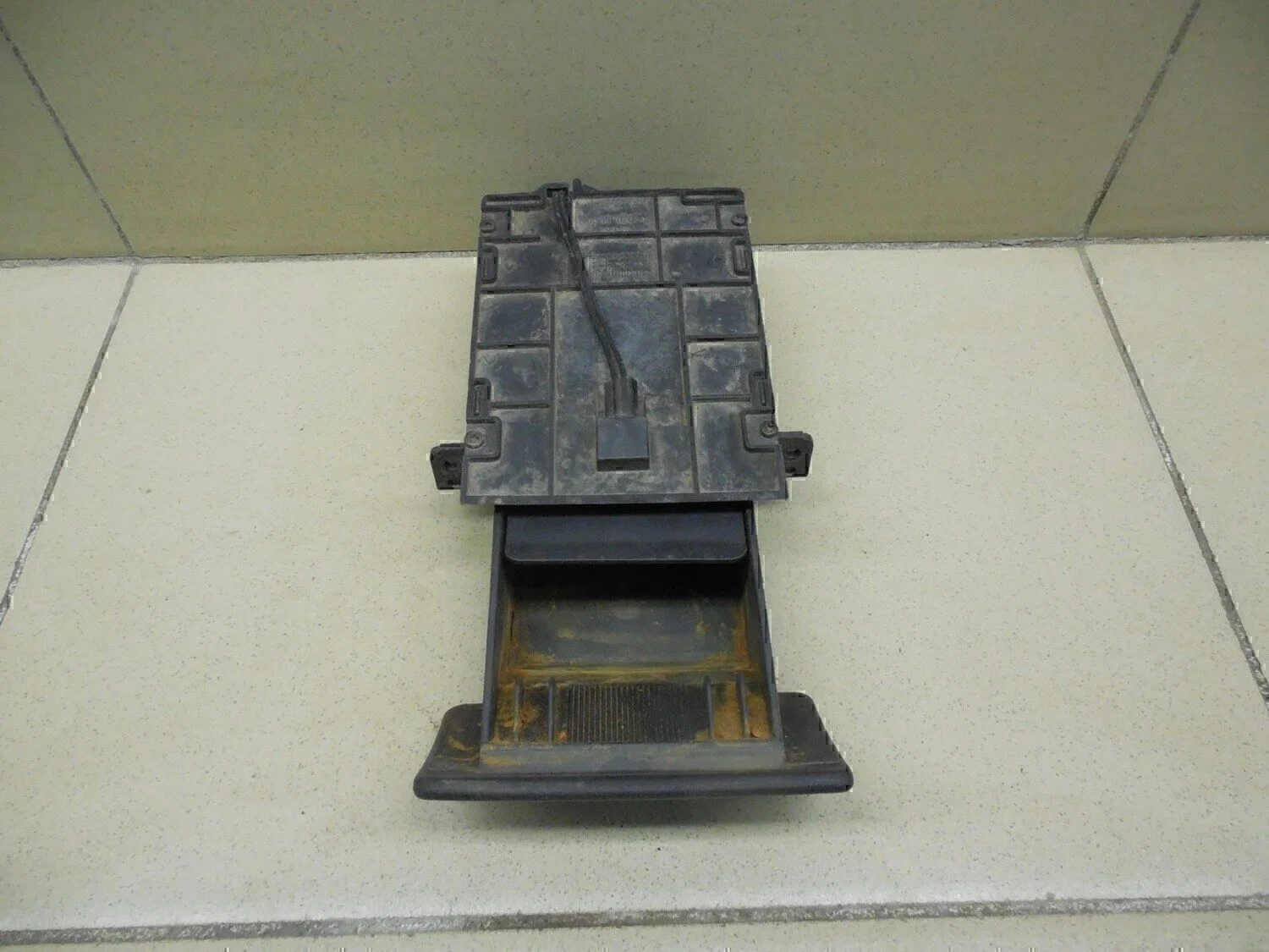 Пепельница передняя Hyundai-KIA RIO 2000-2004 - миниатюра 2